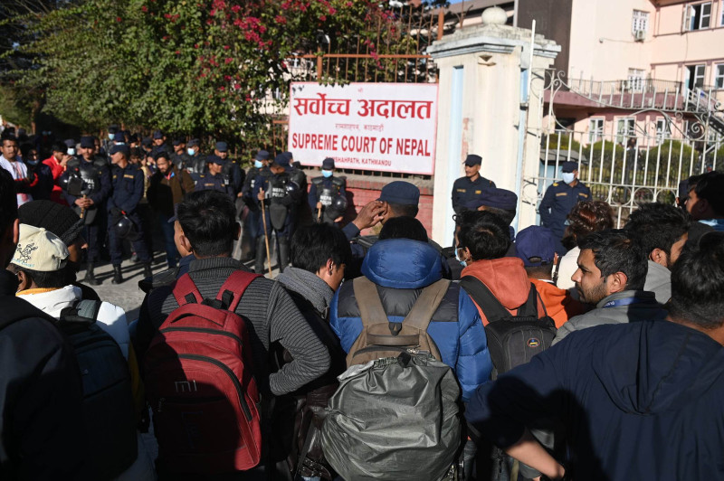 गृहमन्त्री लामिछानेको मुद्दामा फैसला आउने भएपछि सर्वोच्च परिसरमा कडा पारियो सुरक्षा 